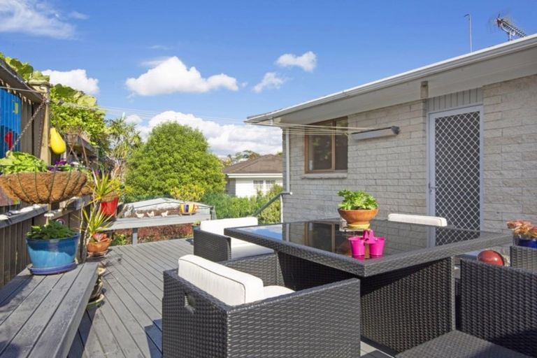 Photo of property in 2/86 Takutai Avenue, Half Moon Bay, Auckland, 2012