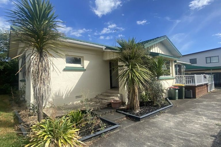 Photo of property in 36 Cambridge Terrace, Papatoetoe, Auckland, 2025