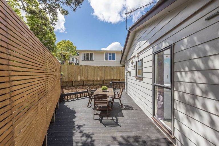 Photo of property in 23 Luckens Road, West Harbour, Auckland, 0618