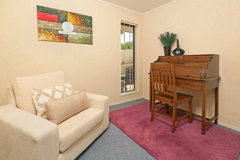 Photo of property in 106 Kingdale Road, Henderson, Auckland, 0610