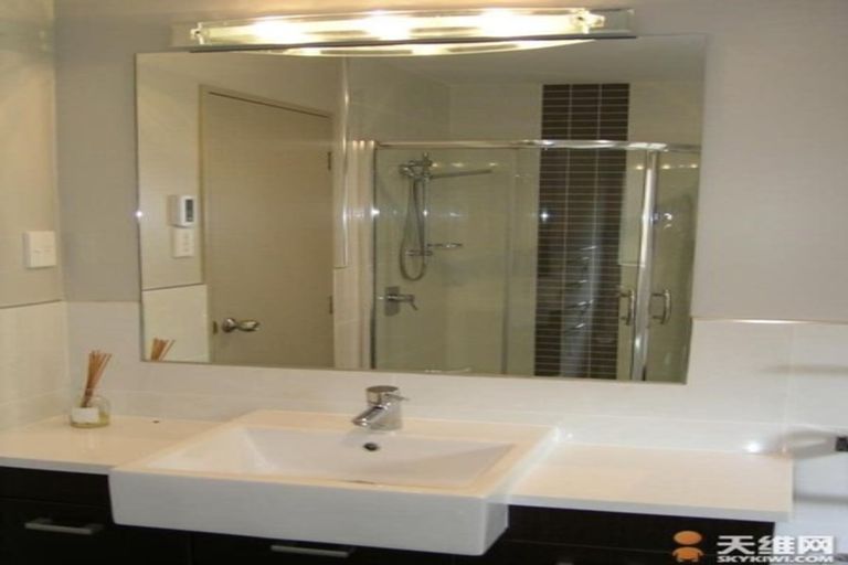 Photo of property in 18 Spoonbill Place, Unsworth Heights, Auckland, 0632