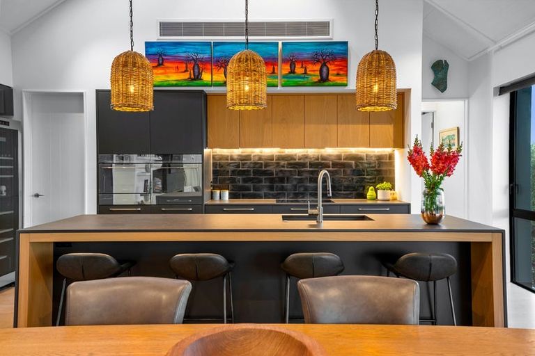 Photo of property in 10 Vaughan Crescent, Murrays Bay, Auckland, 0630