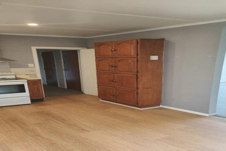 Photo of property in 40 Ruskin Road, Newlands, Wellington, 6037