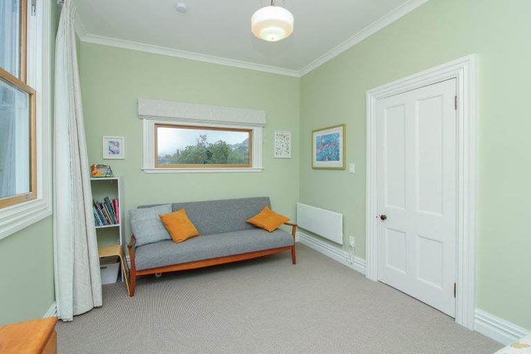 Photo of property in 35 Farm Road, Northland, Wellington, 6012