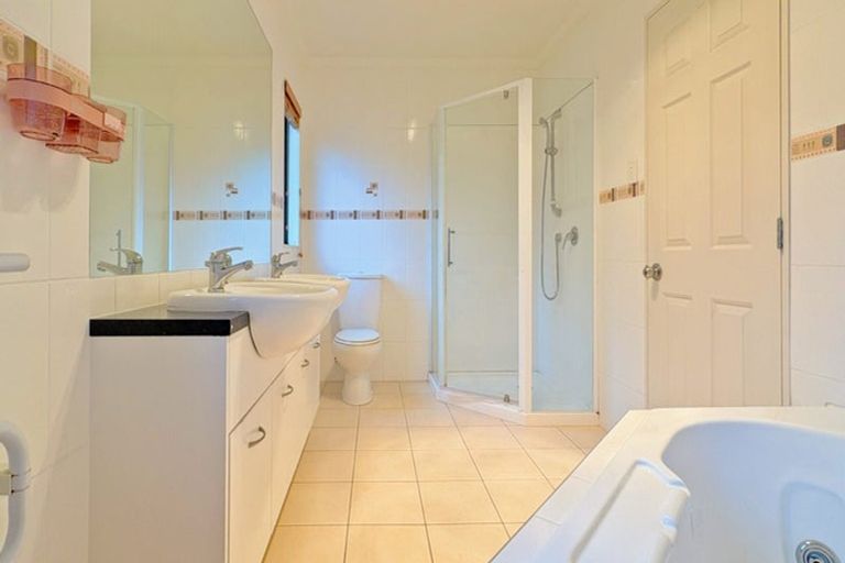 Photo of property in 56 San Marino Drive West, Henderson, Auckland, 0612