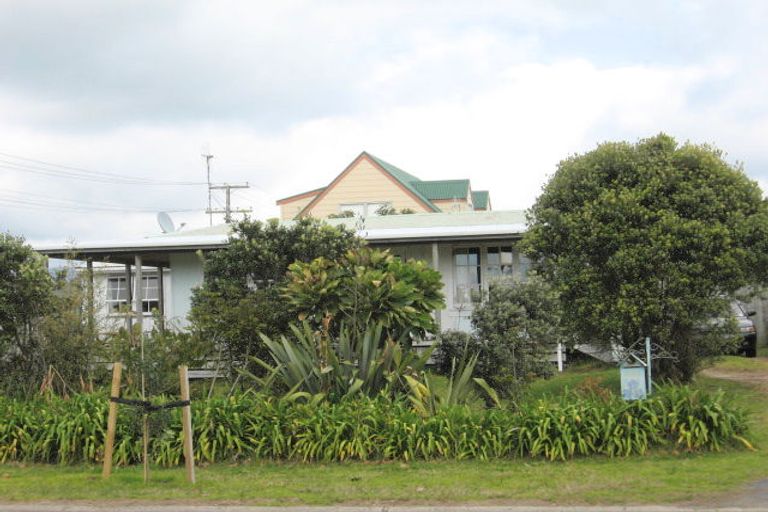Photo of property in 127 Ocean Road, Whangamata, 3620