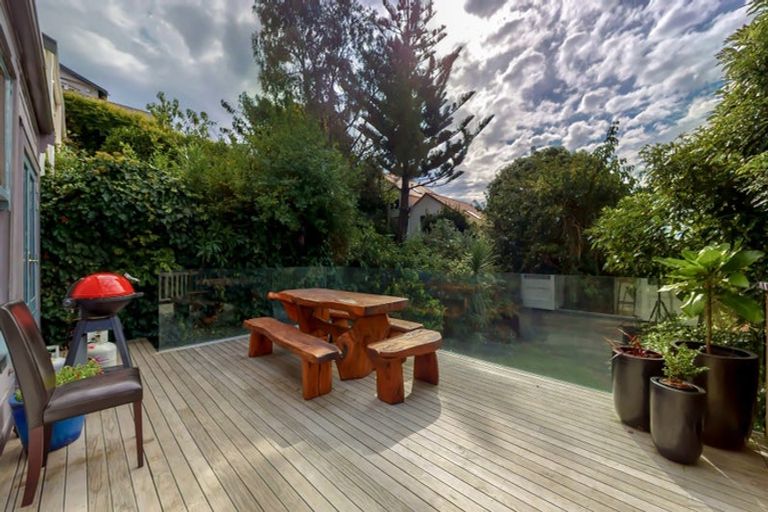 Photo of property in 16 Hall Street, Newtown, Wellington, 6021