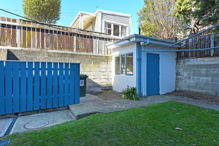 Photo of property in Victoria Court, 4u4 Queen Street, Mount Victoria, Wellington, 6011