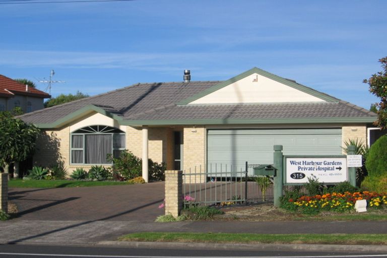 Photo of property in 317 Hobsonville Road, Hobsonville, Auckland, 0618