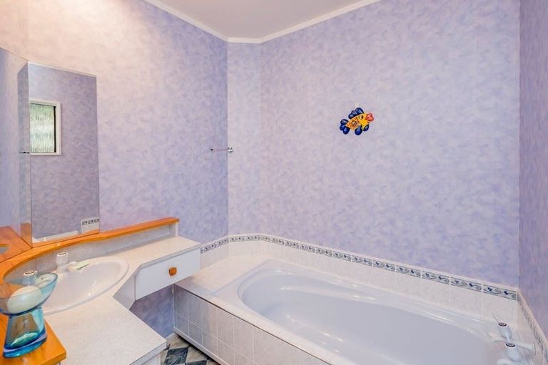 Photo of property in 5 Hira Street, Waikanae, 5036