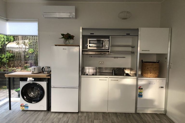 Photo of property in 24 Pacific Parade, Army Bay, Whangaparaoa, 0930