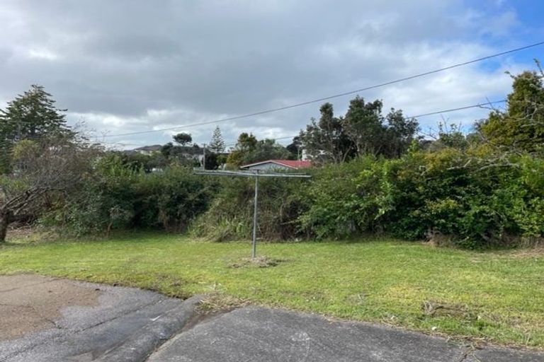 Photo of property in 22 Cliff View Drive, Green Bay, Auckland, 0604