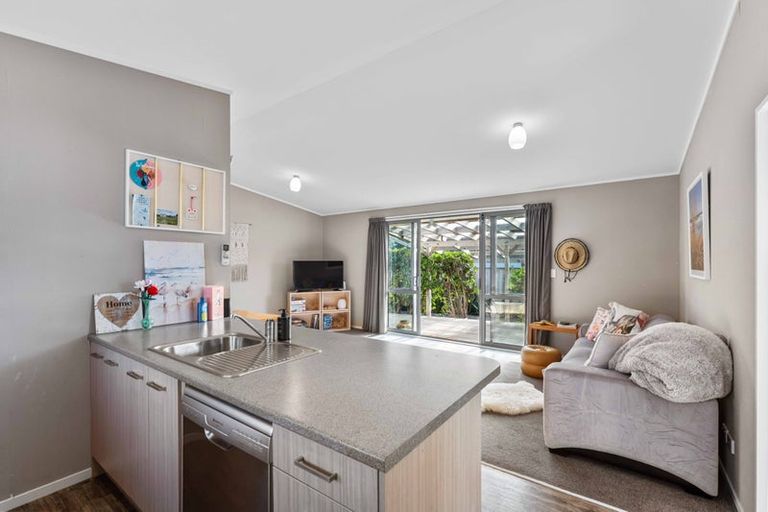 Photo of property in 7 Eruini Street, Waikanae Beach, Waikanae, 5036