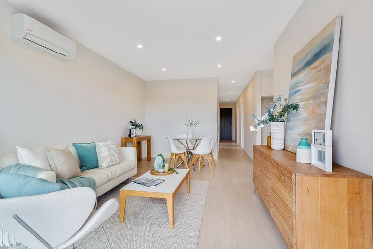 Photo of property in 2 Juniper Drive, Rosehill, 2113