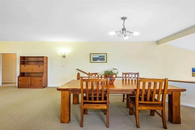 Photo of property in 44 Rhinevale Close, Henderson, Auckland, 0612