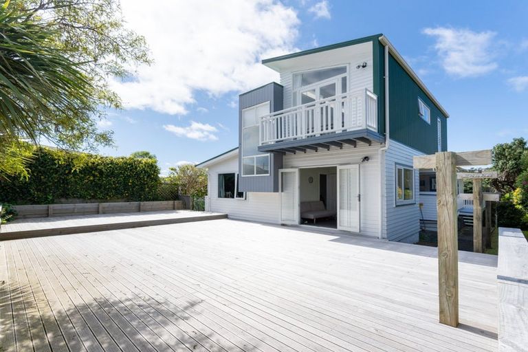 Photo of property in 63 Bassett Road, Johnsonville, Wellington, 6037