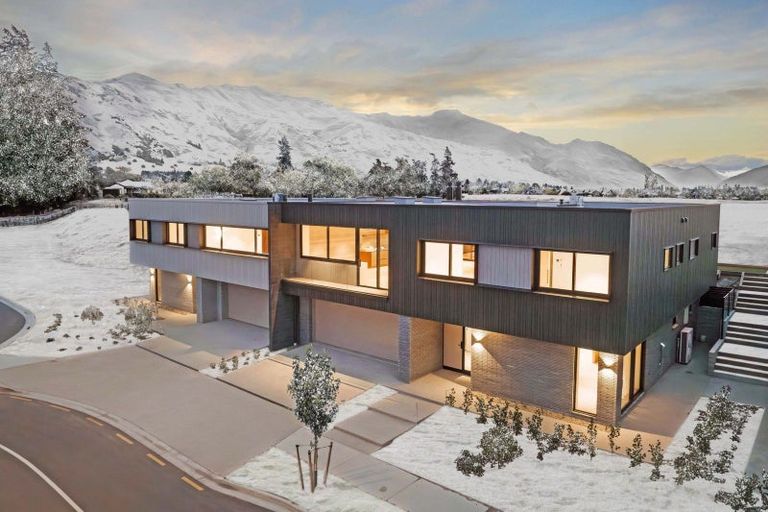 Photo of property in 25 Rubus Street, Wanaka, 9382