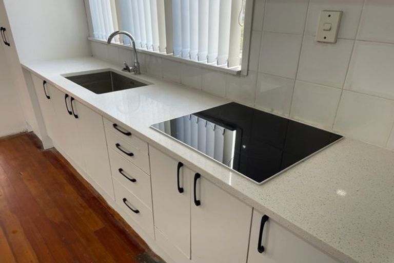 Photo of property in 22 Cliff View Drive, Green Bay, Auckland, 0604