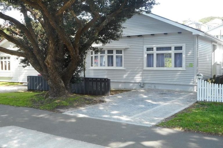 Photo of property in 82 The Parade, Island Bay, Wellington, 6023