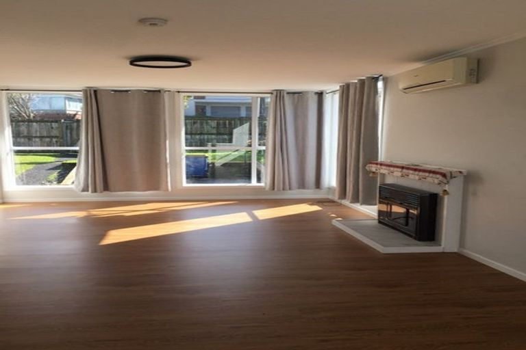 Photo of property in 22 Edgeworth Road, Glenfield, Auckland, 0629