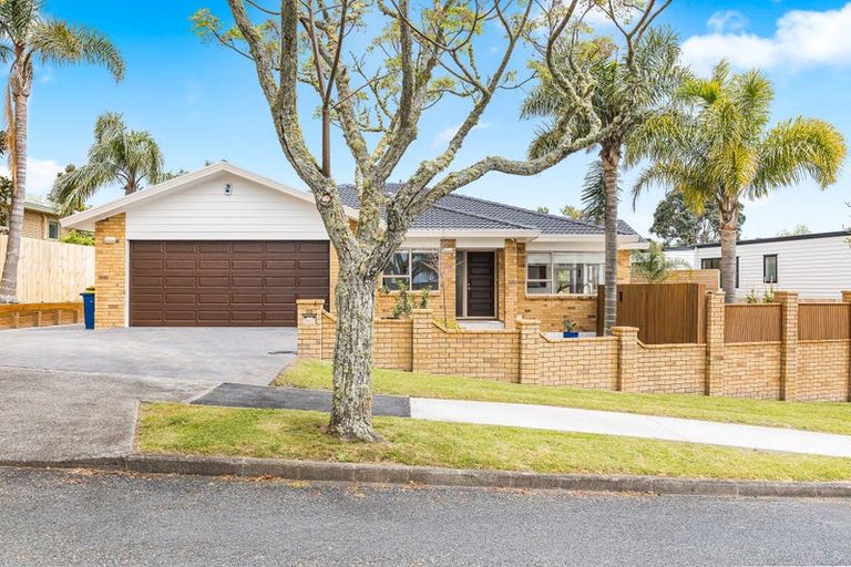 Photo of property in 30 Vermeer Place, West Harbour, Auckland, 0618