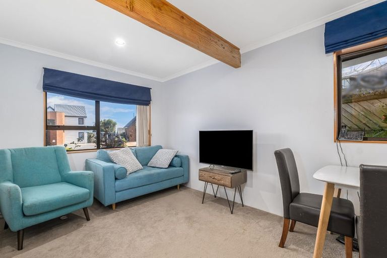 Photo of property in 10 The Crowsnest, Whitby, Porirua, 5024
