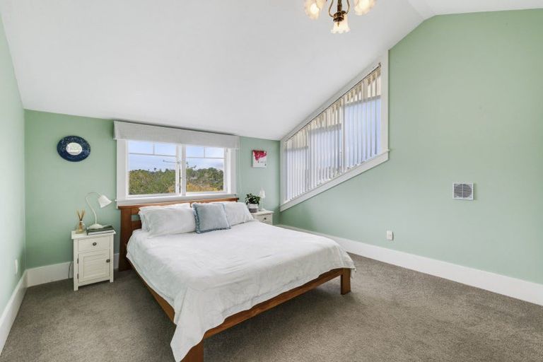 Photo of property in 1/6 Valley Road, Northcote, Auckland, 0626