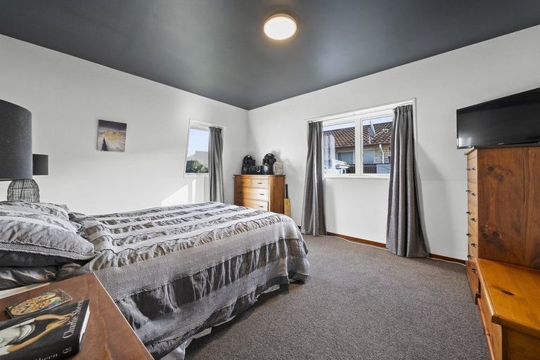 Photo of property in 5 Queenspark Drive, Parklands, Christchurch, 8083