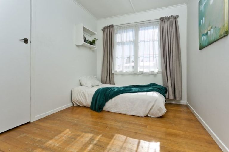 Photo of property in 50 Pupuke Road, Hillcrest, Auckland, 0627