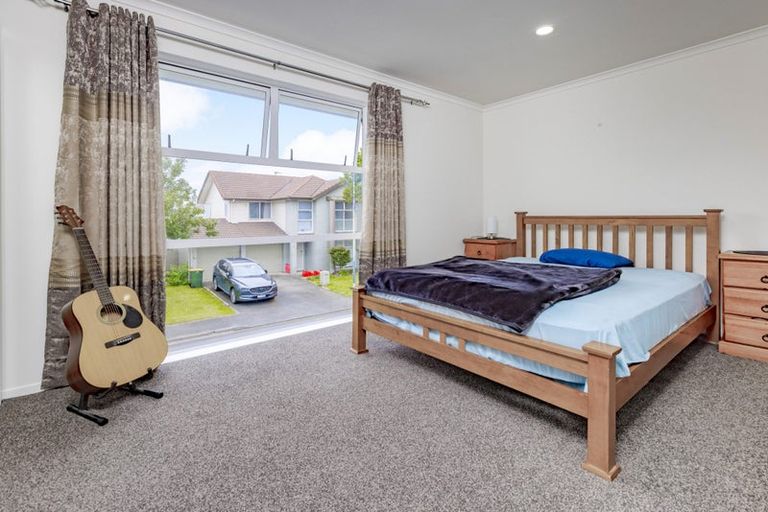 Photo of property in 71 The Track, Takanini, 2112