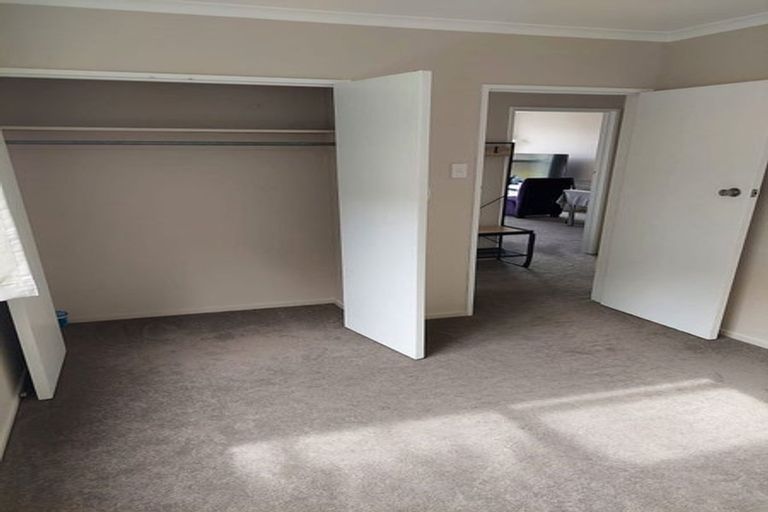 Photo of property in 25b Omega Street, Newlands, Wellington, 6037