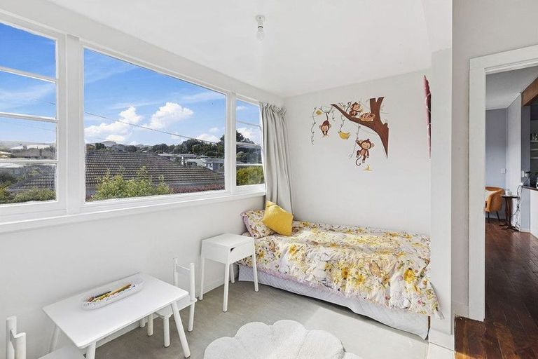 Photo of property in 20a Larsen Crescent, Tawa, Wellington, 5028