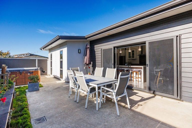 Photo of property in 51 Chestnut Close, Kelvin Grove, Palmerston North, 4414