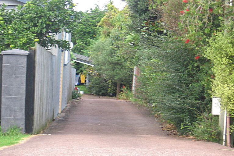 Photo of property in 27a Tahi Terrace, Glen Eden, Auckland, 0602