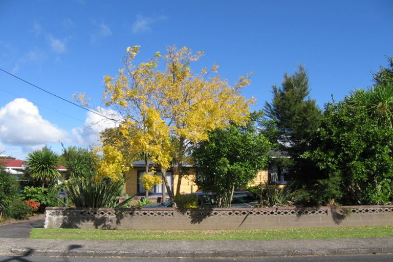 Photo of property in 16 Stokes Avenue, Te Atatu Peninsula, Auckland, 0610