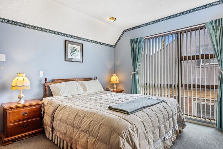 Photo of property in 2 Kent Lodge Avenue, Avonhead, Christchurch, 8042