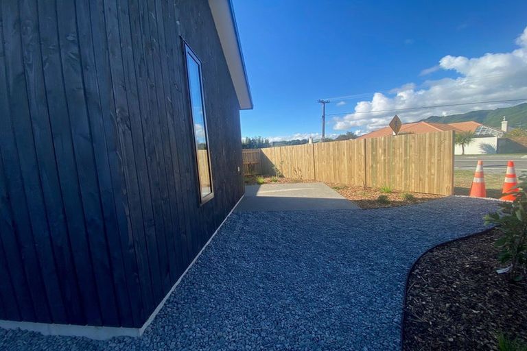 Photo of property in 19 Kaiwaru Place, Waikanae, 5036