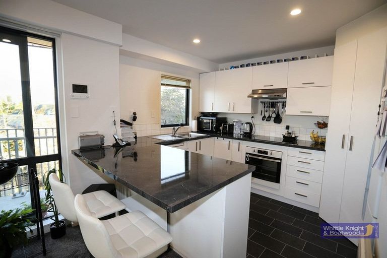 Photo of property in Gloucester Towers, 11/28 Gloucester Street, Christchurch Central, Christchurch, 8013