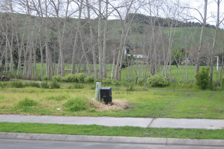 Photo of property in 39 Cabeleigh Drive, Helensville, 0800