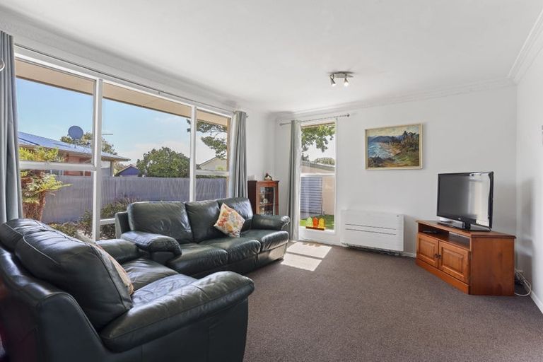 Photo of property in 6 Birdling Place, Halswell, Christchurch, 8025