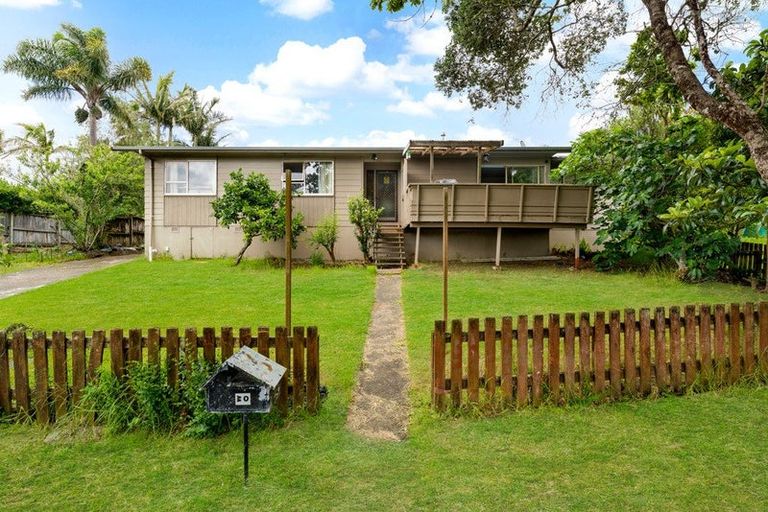Photo of property in 30 Pipitea Place, Massey, Auckland, 0614