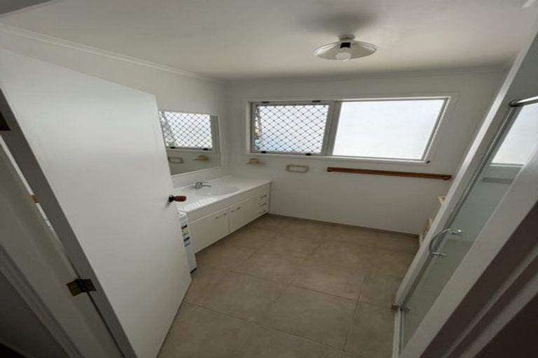 Photo of property in 27 Halberg Street, Glenfield, Auckland, 0629