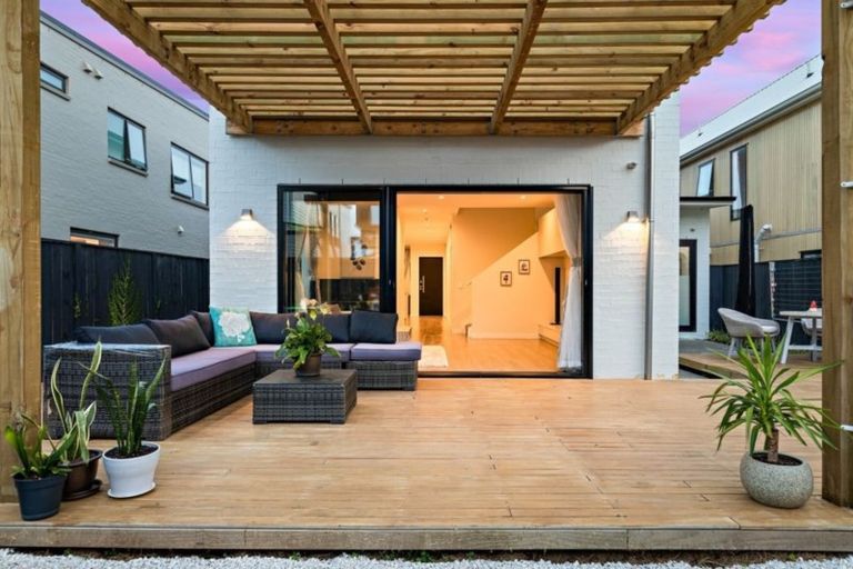 Photo of property in 14 Sacred Kingfisher Road, Hobsonville, Auckland, 0616