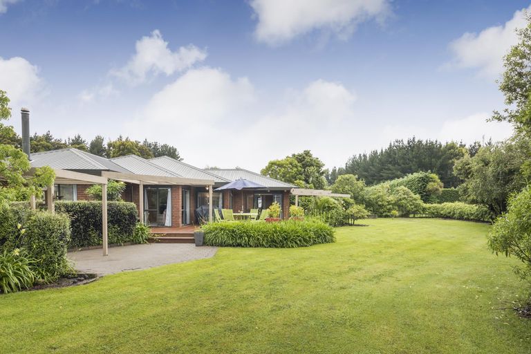 Photo of property in 234 Polson Hill Drive, Aokautere, Palmerston North, 4471