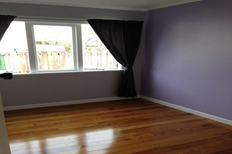 Photo of property in 16 Lancaster Road, Beach Haven, Auckland, 0626