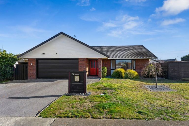 Photo of property in 5 Oakwood Grove, Paraparaumu Beach, Paraparaumu, 5032