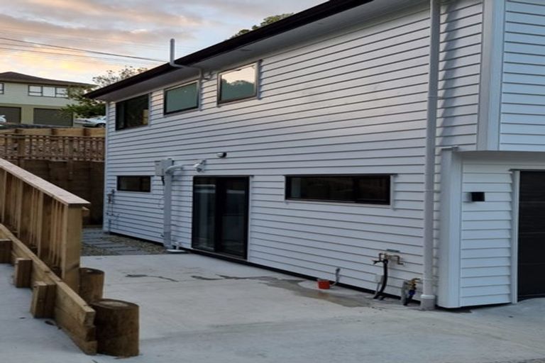 Photo of property in 8b South Lynn Road, Titirangi, Auckland, 0604