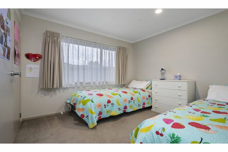 Photo of property in 8 Puketi Lane, Waiuku, 2123