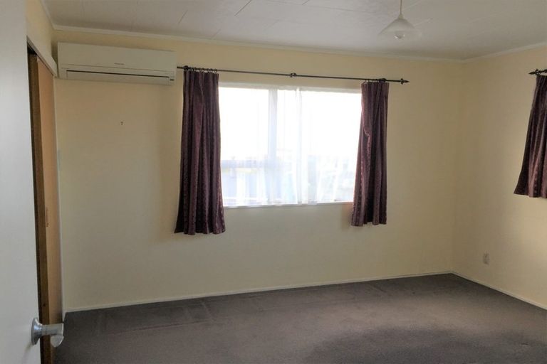 Photo of property in 15 Sunhaven Drive, Newlands, Wellington, 6037