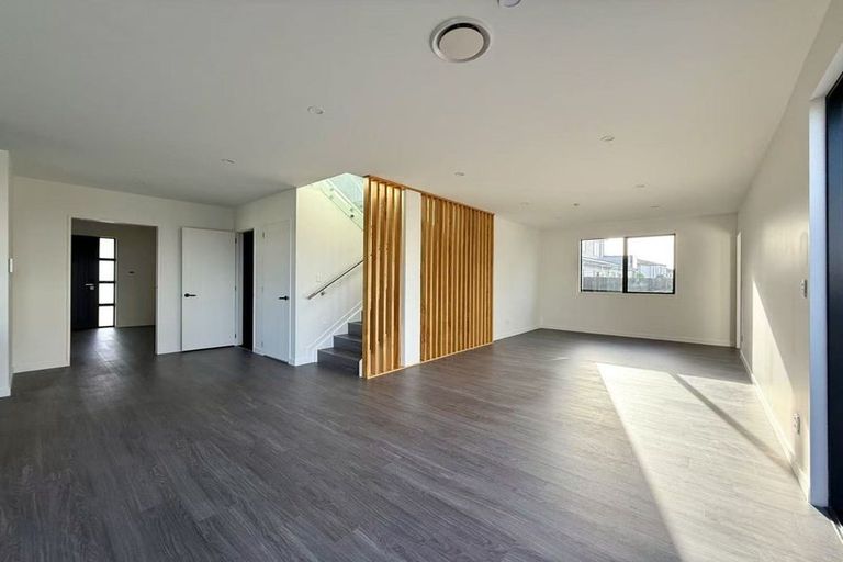 Photo of property in 43 Evergreen Parade, Rosehill, Papakura, 2113